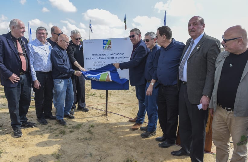 Rotary Israel members unveil the sign for the Paul Harris Peace Forest in the Desert (photo credit: DENNIS ZINN/KKL-JNF)