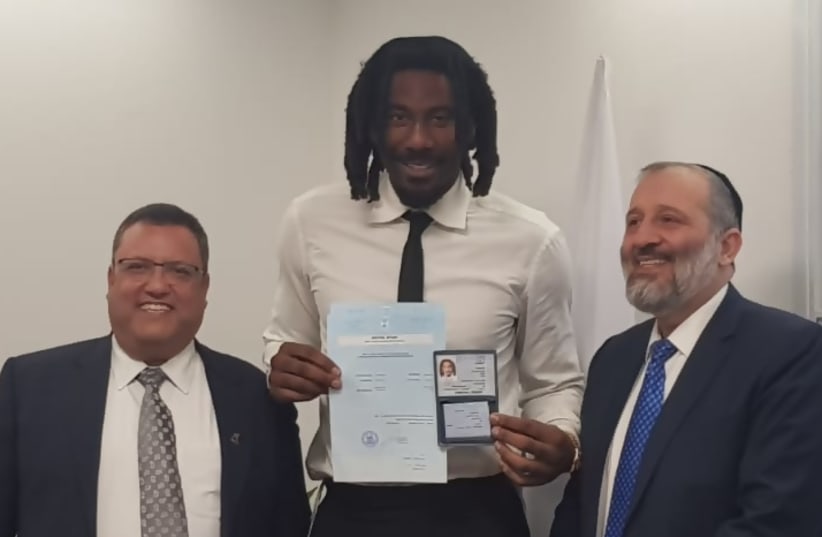 Amare Stoudemire receives his Israeli ID card with Jerusalem Mayor Moshe Lion and Interior Minister Aryeh Deri (photo credit: ARYEH ABRAMS)