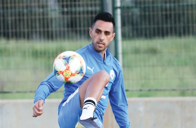ISRAEL FORWARD Eran Zahavi participates in a team training session ahead of the blue-and-white’s Euro 2020 qualifying opener tonight at home against Slovenia (photo credit: DANNY MARON)