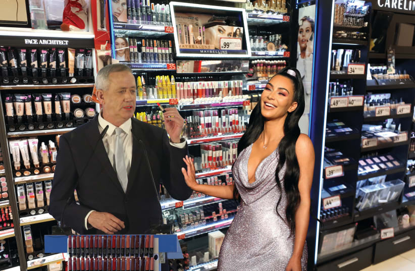 BENNY GANTZ tries Kim Kardashian’s line of Bogie-blush lipstick at SuperPharm.  (photo credit: MARC ISRAEL SETUP)