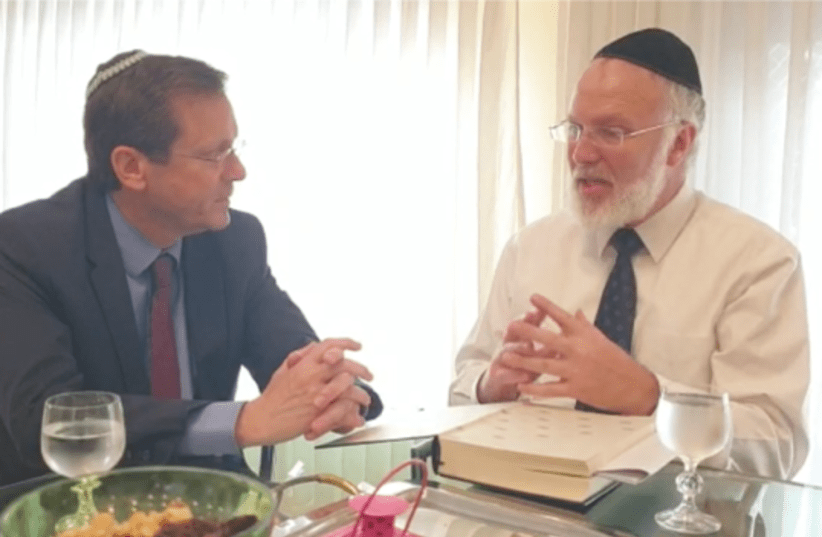Herzog meets with Rabbi Gabriel Davidovich in his home in Buenos Aires on Sunday (photo credit: COURTESY/ JEWISH AGENCY)