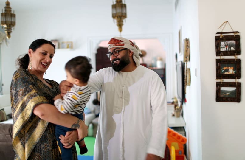 Ali al Sayed, local Muslim, and his wife Mina Liccione (photo credit: AHMED JADALLAH / REUTERS)