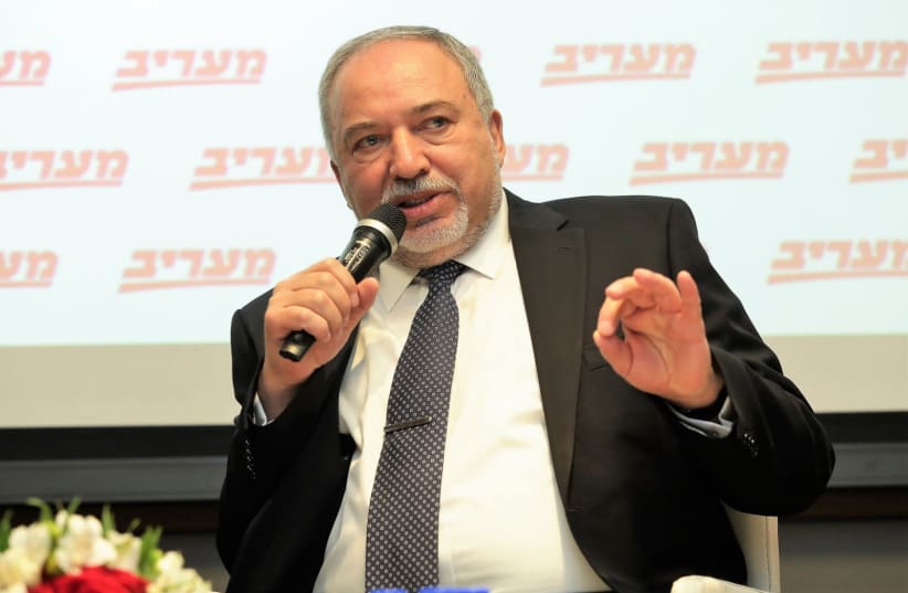 Avigdor Liberman speaks at a Maariv conference, March 27th, 2019 (photo credit: ALONI MOR)