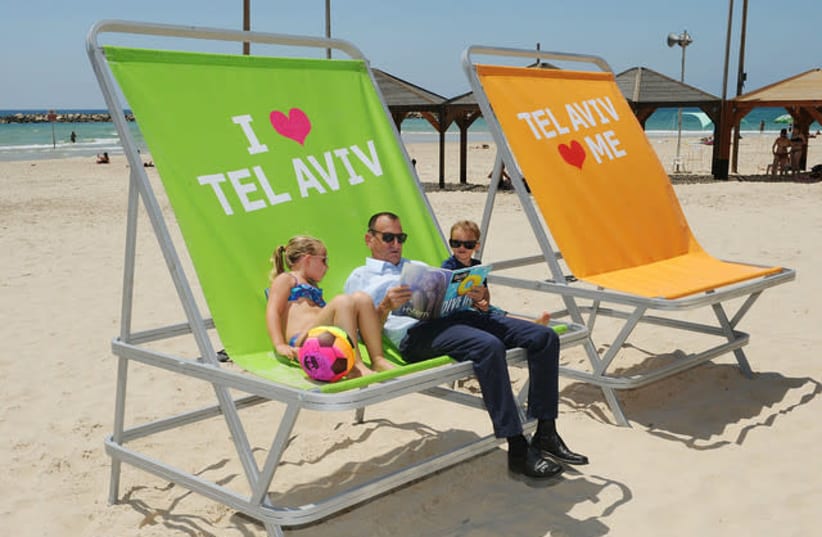 Tel Aviv Mayor Ron Huldai at the beach (photo credit: KFIR SIVAN)