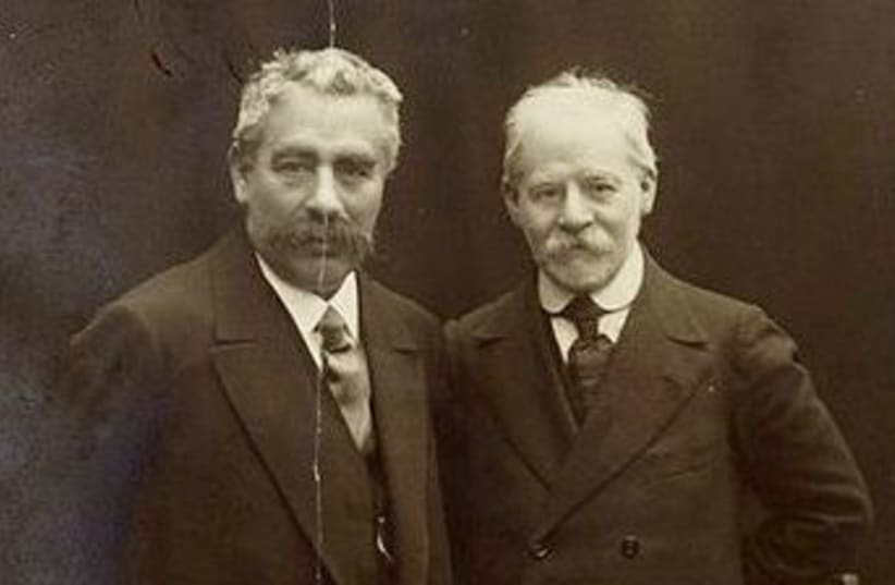 Jacob Dinezon (right) pictured with I. L. Peretz, both Yiddish-language authors (photo credit: WIKIPEDIA)