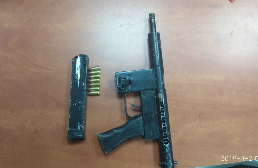 The homemade Carlo-style gun discovered by IDF forces on April 2  (photo credit: IDF SPOKESMAN’S UNIT)