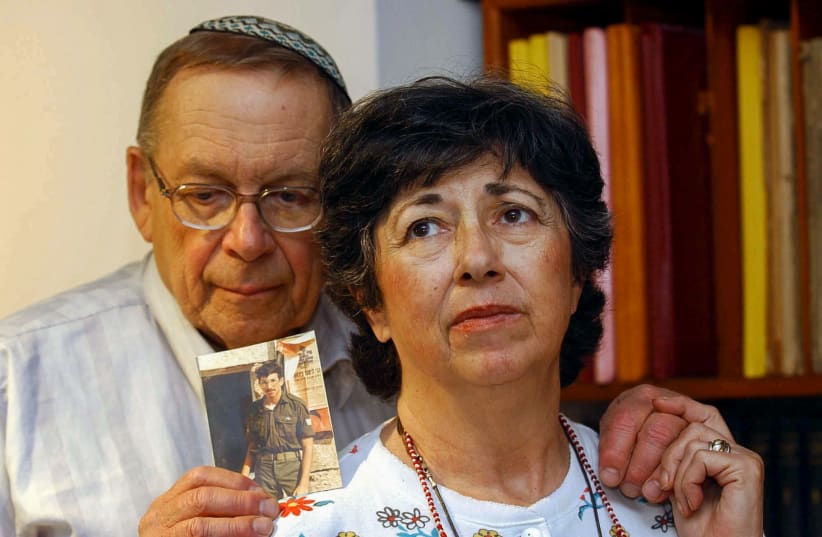 Miriam and Yonah Baumel hold a picture of their son Zachary Baumel, who was taken prisoner of war in 1982, in Jerusalem on July 07, 2003 (photo credit: FLASH90)