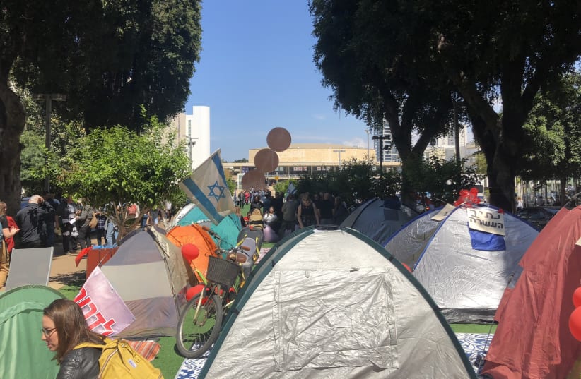 Residents of southern Israel protest the security situation by pitching tents on Tel Aviv's Rothschild Boulevard (photo credit: ANNA AHRONHEIM)