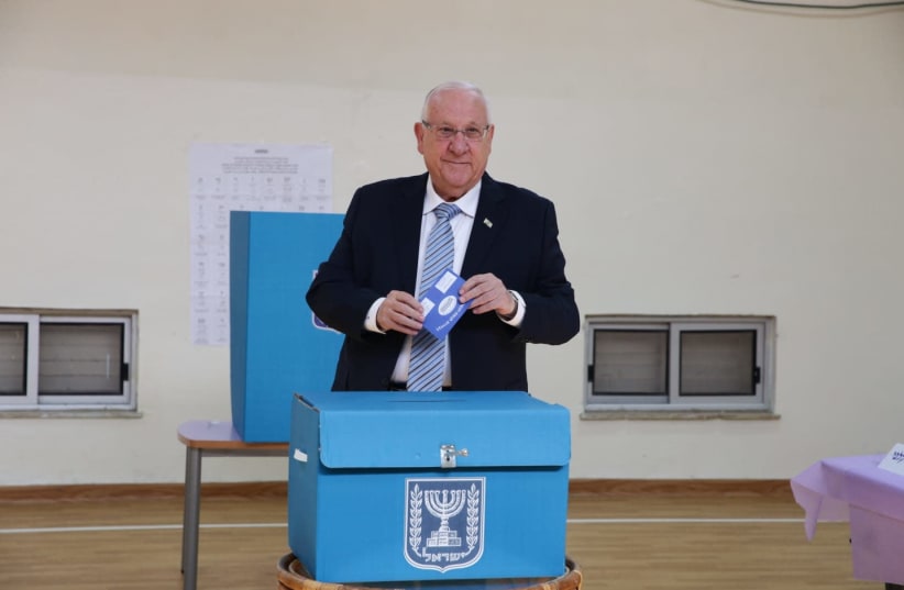 President Reuven Rivlin votes in Jerusalem (photo credit: ESTY DZIUBOV/TPS)
