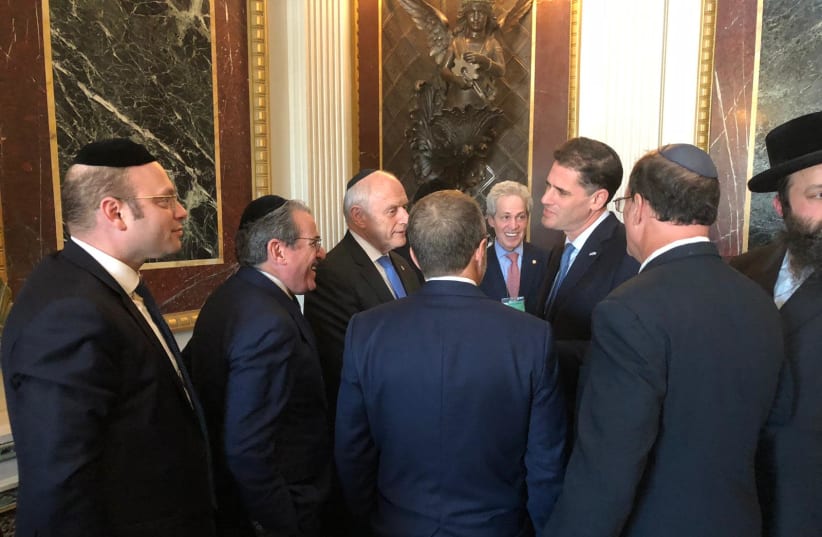 Ron Dermer meets with Jewish leaders at a pre-Passover reception on April 16, 2019 (photo credit: THE ORTHODOX JEWISH CHAMBER OF COMMERCE)