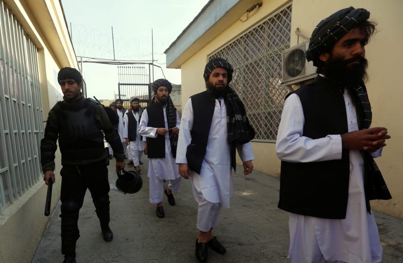 Afghan prisoners from Hezb-e-Islami party walk outside the Pul-i-Charkhi Detention Facility after their release under a peace and rehabilitation program in Kabul, Afghanistan, January 11, 2018 (photo credit: REUTERS/OMAR SOBHANIÊ)