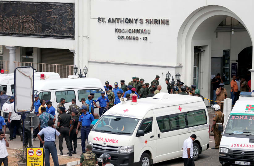 Sri Lankan military officials stand guard in front of the St. Anthony's Shrine, Kochchikade church after an explosion in Colombo, Sri Lanka April 21, 2019 (photo credit: REUTERS/DINUKA LIYANAWATTE)