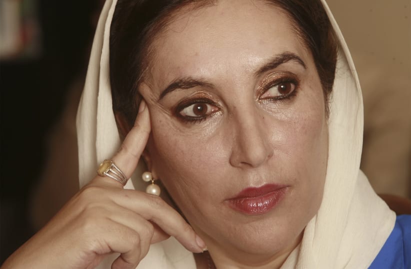 Pakistan's former prime minister Benazir Bhutto at a news conference in Karachi, Dec. 13, 2007 (photo credit: REUTERS/ATHAR HUSSAIN)