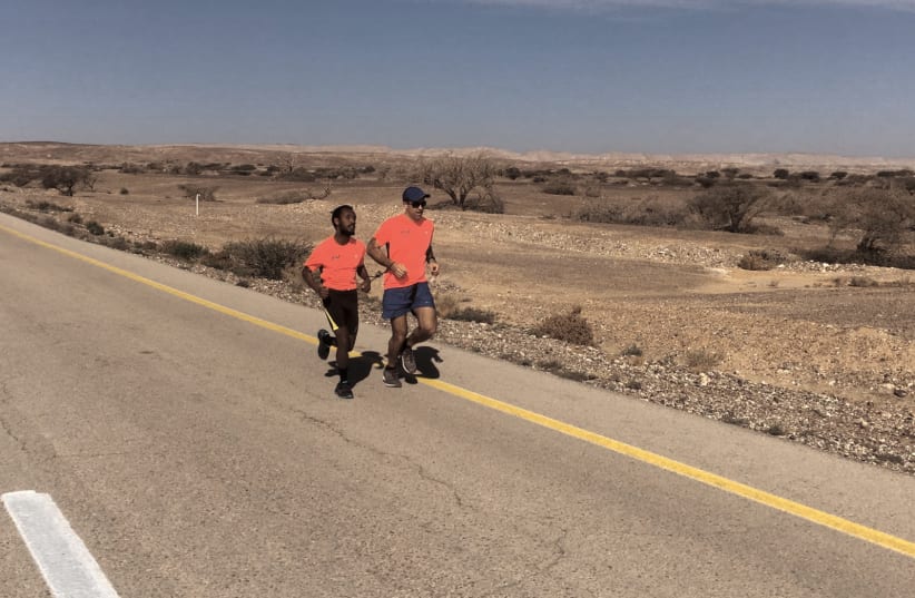 BLIND ISRAELI runner Avi Solomon (left) trains with his partner Ariel Goldsmith ahead of their journey to Solomon’s participation in this weekend’s London Marathon (photo credit: Courtesy)