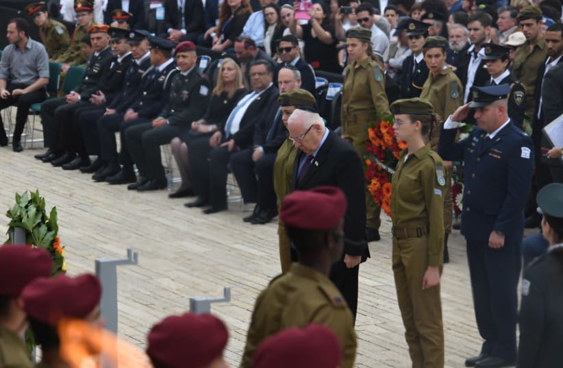 President Rivlin laid a wreath at the Yom HaShoah (Holocaust Heroes’ and Martyrs’ Remembrance Day) ceremony at the Hall of Remembrance at Yad Vashem (photo credit: KOBI GIDEON/GPO)