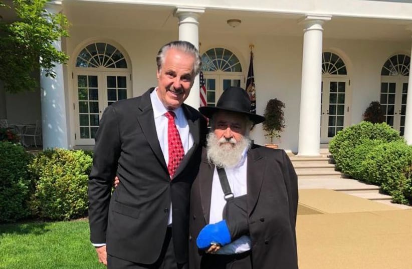 Friends of Zion chairman Mike Evans meets with Rabbi Yisroel Goldstein at the White House, May 2, 2019 (photo credit: Courtesy)