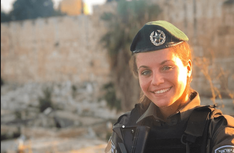 Lysa Nataf in uniform overlooking the Kotel (photo credit: BORDER POLICE)