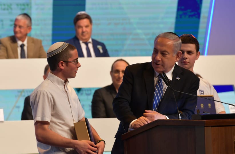 Yonatan Weissman with Prime Minister Benjamin Netanyahu after he won the World Bible Contest on Independence Day, 2019. (photo credit: KOBI GIDEON/GPO)