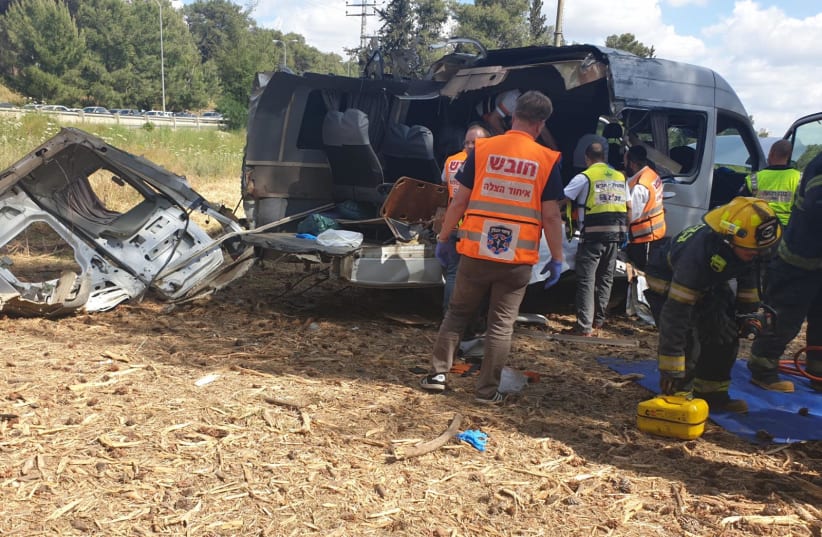 Minivan crashed, four people dead, nine injured, 2019. (photo credit: UNITED HATZALAH‏)