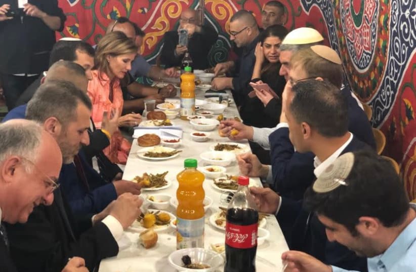 A Kosher Iftar meal in Hebron with setllers and Palestinians  (photo credit: TOVAH LAZAROFF)