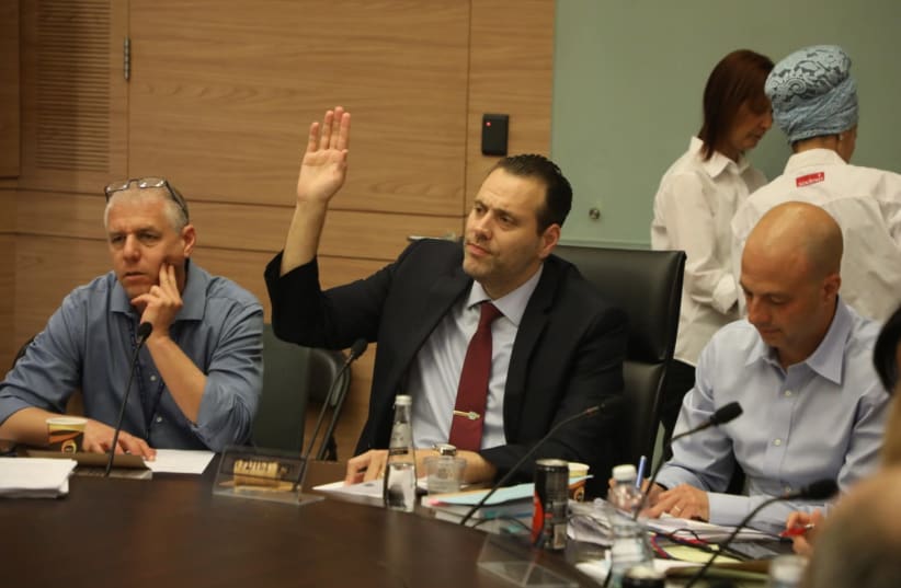 MK Miki Zohar voting in favor of his bill to cancel limitation on number of ministers (photo credit: KNESSET SPOKESPERSON'S OFFICE)