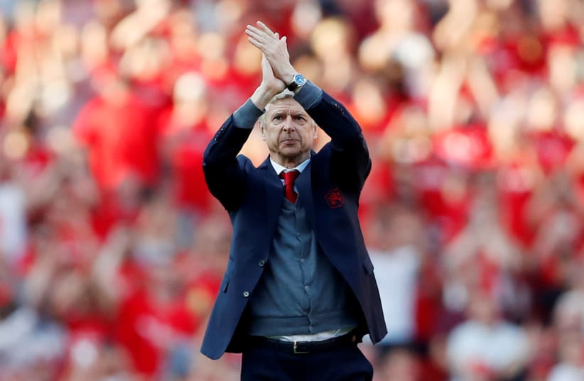 Arsenal manager Arsene Wenger applauds the fans after the match. (photo credit: MATTHEW CHILDS/REUTERS)