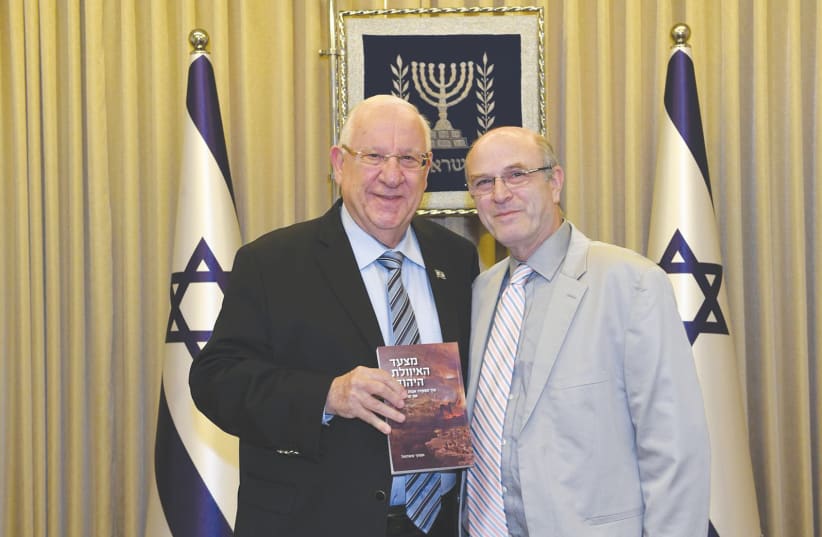 ‘JERUSALEM POST’ and ‘Jerusalem Report’ columnist Amotz Asa-El presents his book to President Reuven Rivlin. (photo credit: KOBI GIDEON/GPO)
