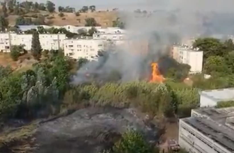 Fire in Kiryat Shmona (photo credit: MAARIV)