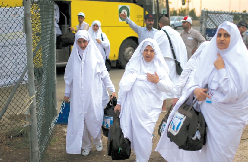 IRANIAN PILGRIMS arrive for the annual haj pilgrimage, in Arafat outside the holy city of Mecca, Saudi Arabia, in 2017. (photo credit: REUTERS)