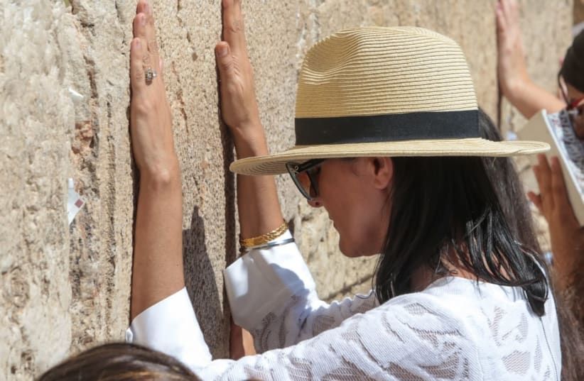 Nikki Haley at the Western Wall June 26 2019  (photo credit: OREN BEN HAKON/ YISRAEL HAYOM)