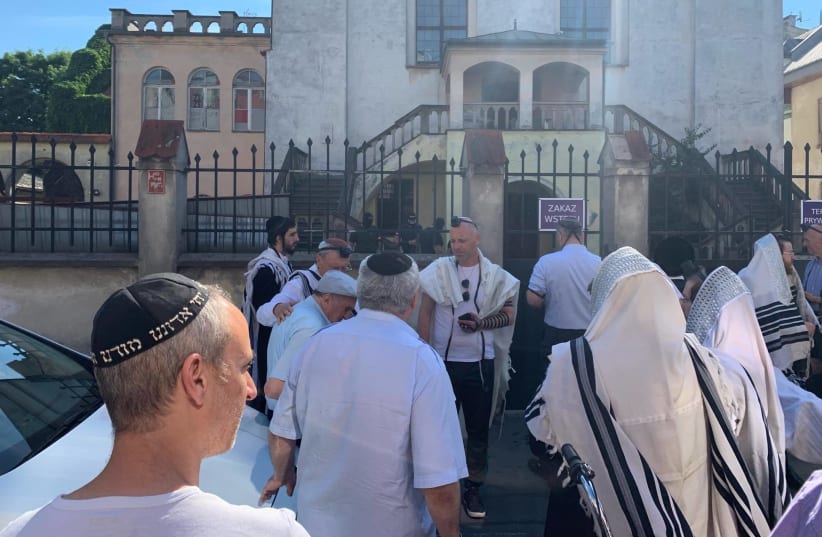 Jewish people unable to enter the Izaak Synagogue in Krakow (photo credit: Courtesy)
