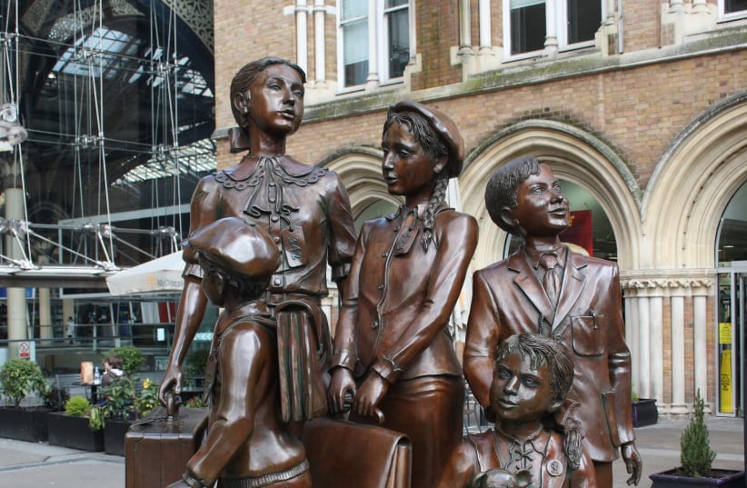  The Kindertransport memorial at Liverpool Street Station in London. (photo credit: PAUL SIMPSON/WIKIMEDIA COMMONS)