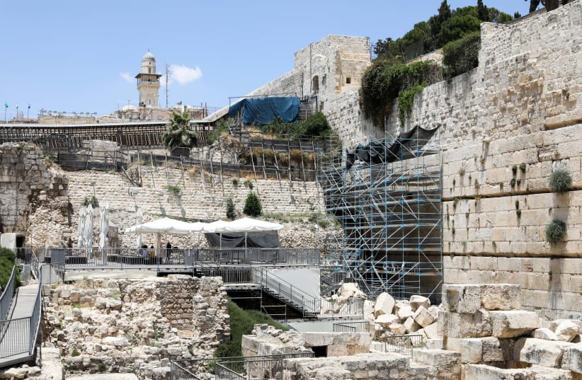 Construction at the egalitarian prayer section at the Western Wall (photo credit: MARC ISRAEL SELLEM/THE JERUSALEM POST)