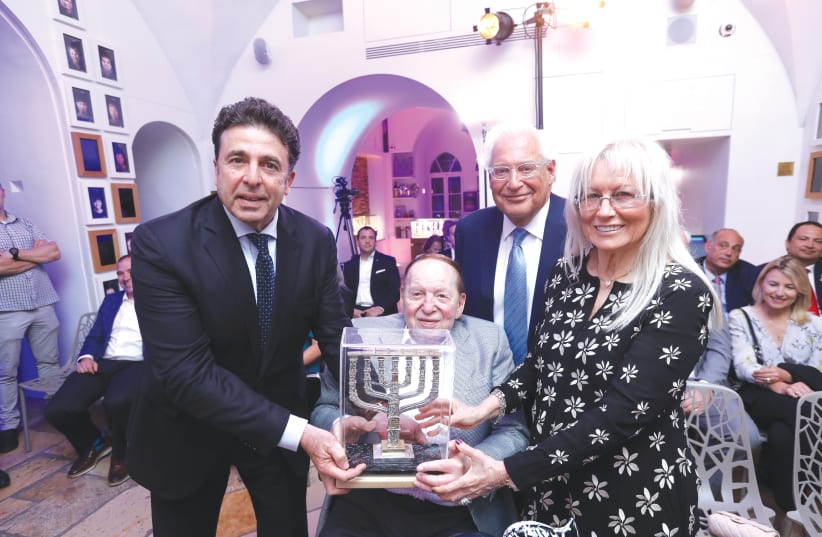 SHELDON AND MIRIAM ADELSON receive an award in Jerusalem last week from the Friends of Zion Museum. (photo credit: YOSSI ZAMIR)