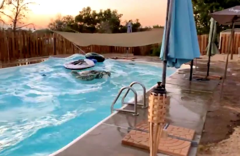 Waves in a swimming pool are pictured during the earthquake in Ridgecrest, California, U.S., July 5, 2019 (photo credit: REUTERS)