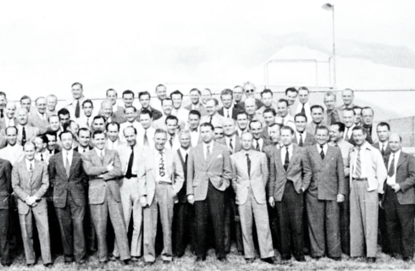 A GROUP of 104 aerospace engineers pose for a group photo at Fort Bliss, Texas. (photo credit: WIKIMEDIA)
