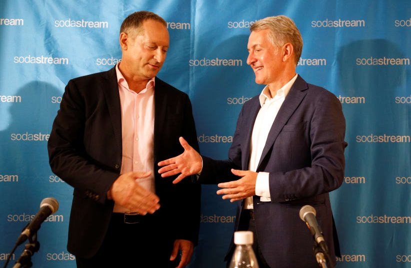 Ramon Laguarta, Elected Chief Executive Officer of PepsiCo, (R) shakes hands with Daniel Birnbaum, CEO of SodaStream, in Tel Aviv. (photo credit: REUTERS/AMIR COHEN)