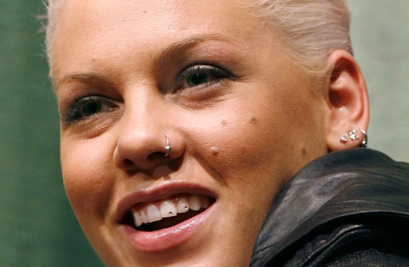 U.S. singer P!NK smiles during a question and answer session at Humberside Collegiate Institute in Toronto April 7, 2006. (photo credit: REUTERS)