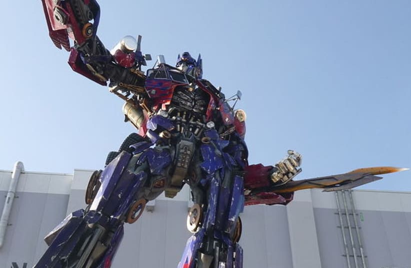 Statue Transformers: The Ride at Universal Studios Florida (photo credit: Wikimedia Commons)