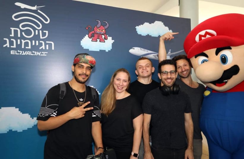 Gamers Shlomi Ben Atar, Eyal Yossef, Guy Podolitch and Ben Keysar with El Al Director of Marketing Adi Hanegby (photo credit: SIVAN FARAG)
