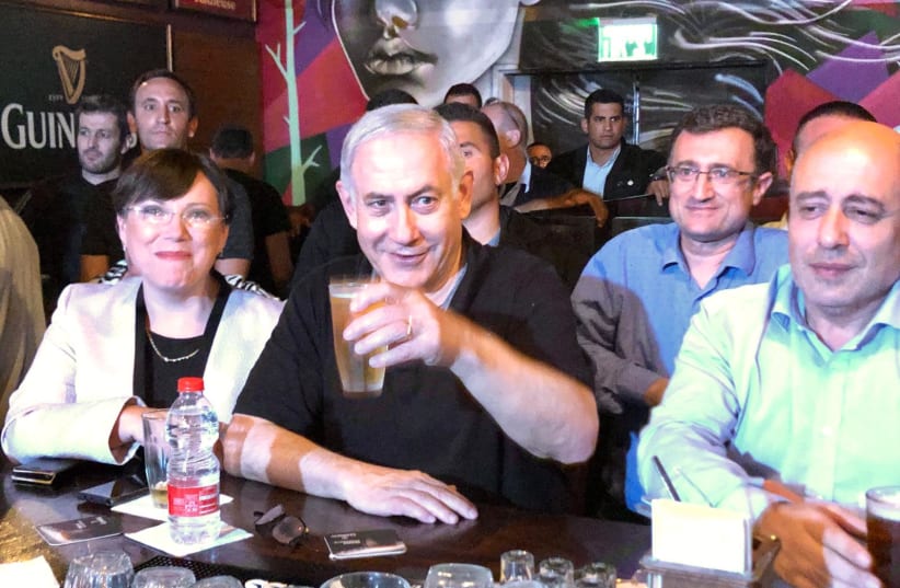 Prime Minister Benjamin Netanyahu meets with Russian-speaking immigrants to Israel in a Rishon Lezion pub (photo credit: Courtesy)