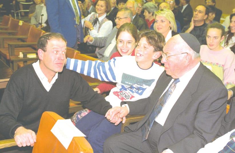 Dr. Josef Burg (R) with his son, former MK Avraham Burg and grandchildren in this 1992 photograph.    (photo credit: TSVIKA ISRAELI/ GPO)