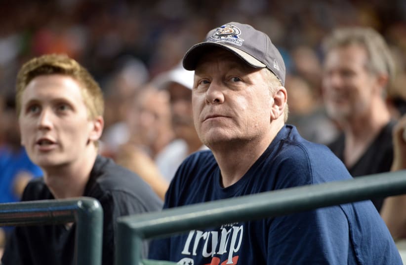 Hall of Fame pitcher Curt Schilling looks on during the first inning of the game between the Arizona Diamondbacks and the San Francisco Giants at Chase Field in 2018. (photo credit: JOE CAMPOREALE-USA TODAY SPORTS)
