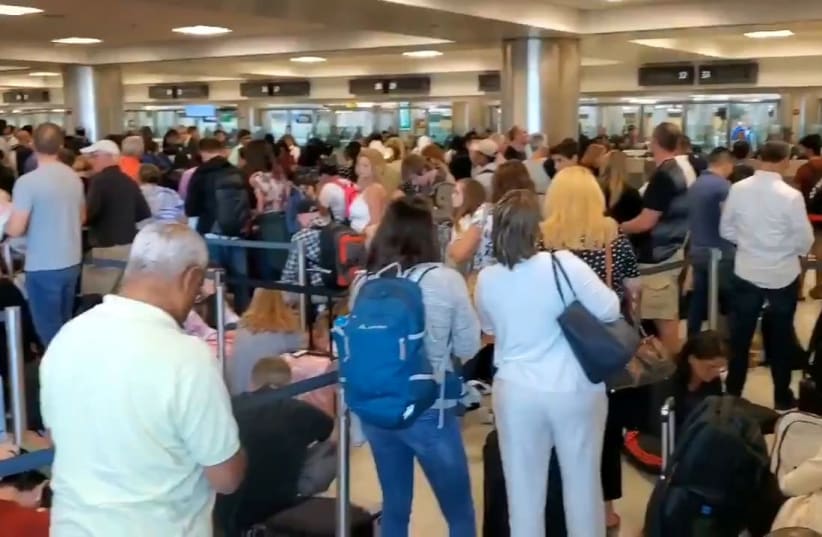 Social media video grab of passengers queuing at the immigration counter at Dulles International Airport in Virginia (photo credit: LUKE MONTGOMERY/COURTESY/SOCIAL MEDIA/VIA REUTERS)