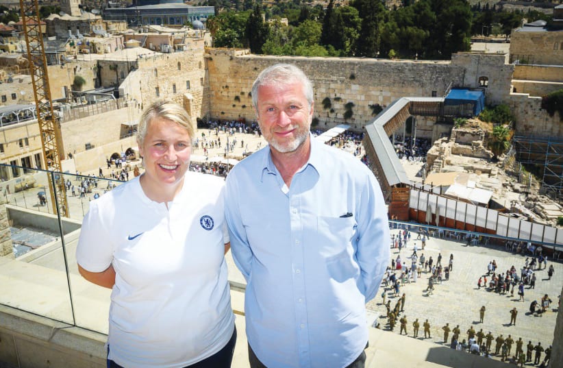 CHELSEA WOMEN’S manager Emma Hayes and club owner Roman Abramovich pose at the Western Wall ahead of last night’s friendly against the Israel national team (photo credit: SHAHAR AZRAN/CHELSEA FC)