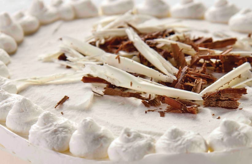 WHITE CHOCOLATE AND YOGURT CAKE (photo credit: PASCALE PERETZ RUBIN AND ANATOLY MICHAELLO)
