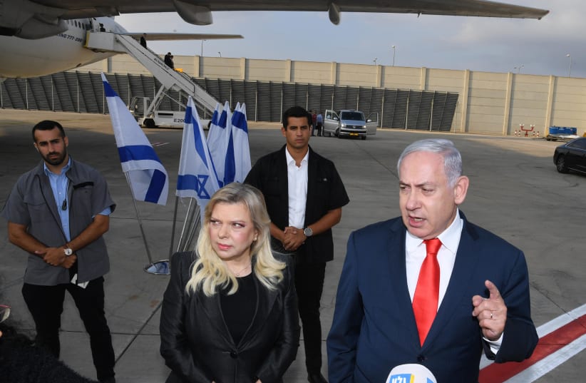 Prime Minister Benjamin Netanyahu and Sara Netanyahu depart to London, Sept. 5, 2019 (photo credit: CHAIM TZACH/GPO)