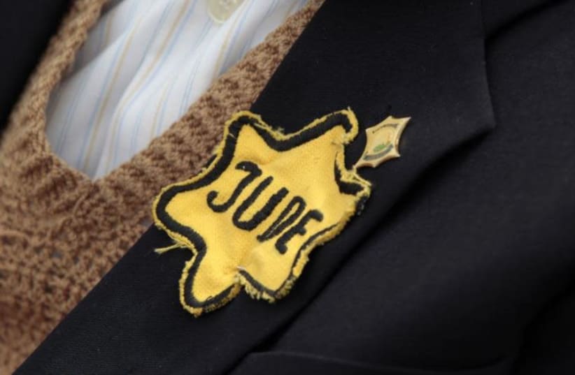 Polish born Mordechai Fox, an 89-year-old Holocaust survivor, wears a yellow Star of David on his jacket during a ceremony marking Holocaust Remembrance Day (photo credit: REUTERS)