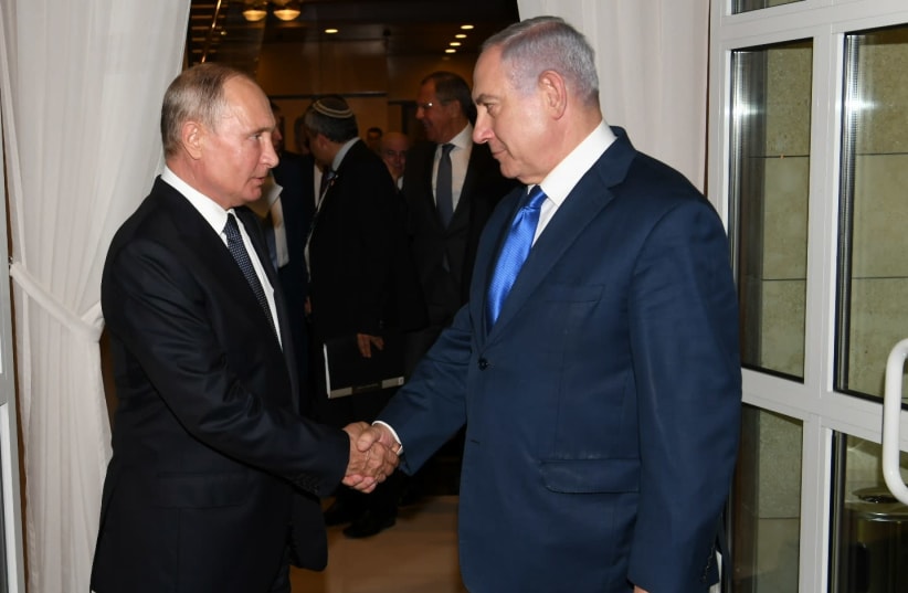 Prime Minister Benjamin Netanyahu says farewell to Russian President Vladimir Putin  (photo credit: AMOS BEN-GERSHOM/GPO)