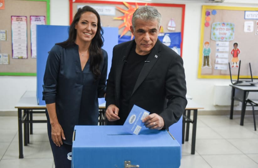 Blue and White's Yair Lapid votes, September 17, 2019 (photo credit: KOBI RICHTER/TPS)
